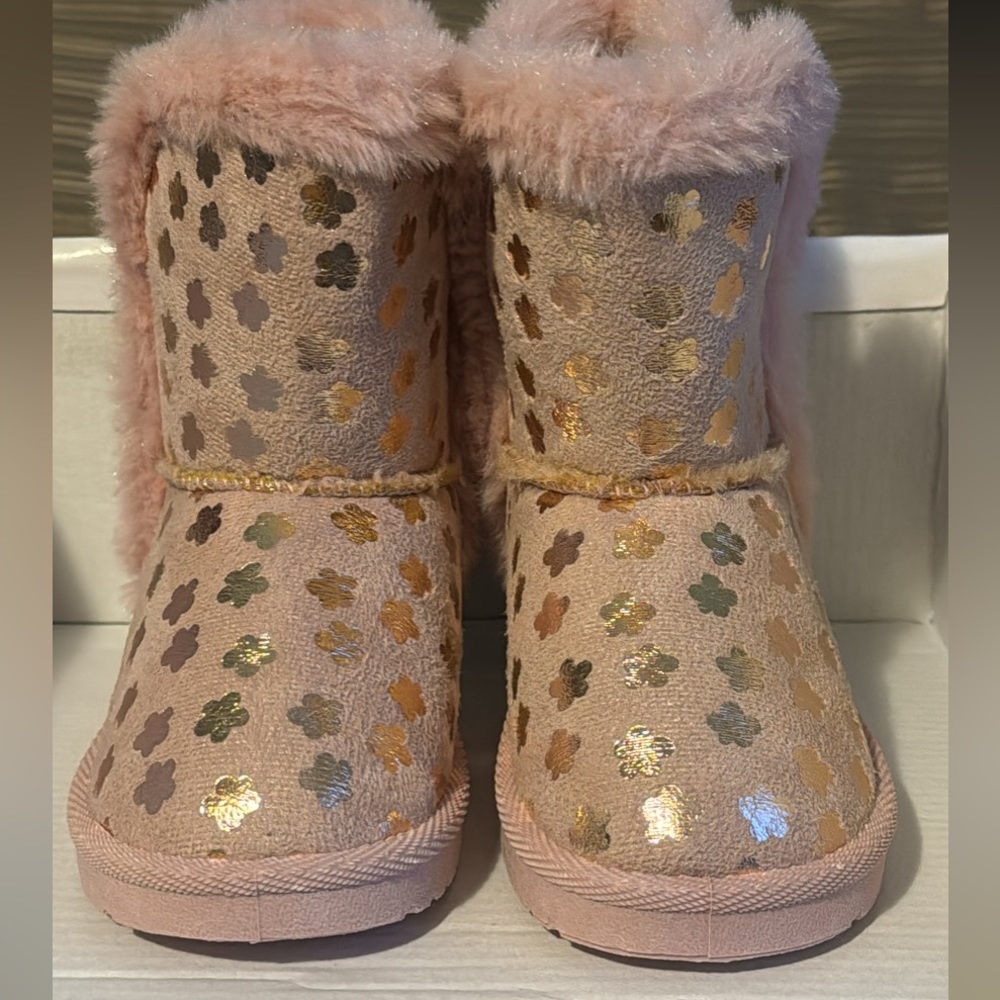 NIB Size 12 girls pink winter boots with faux fur